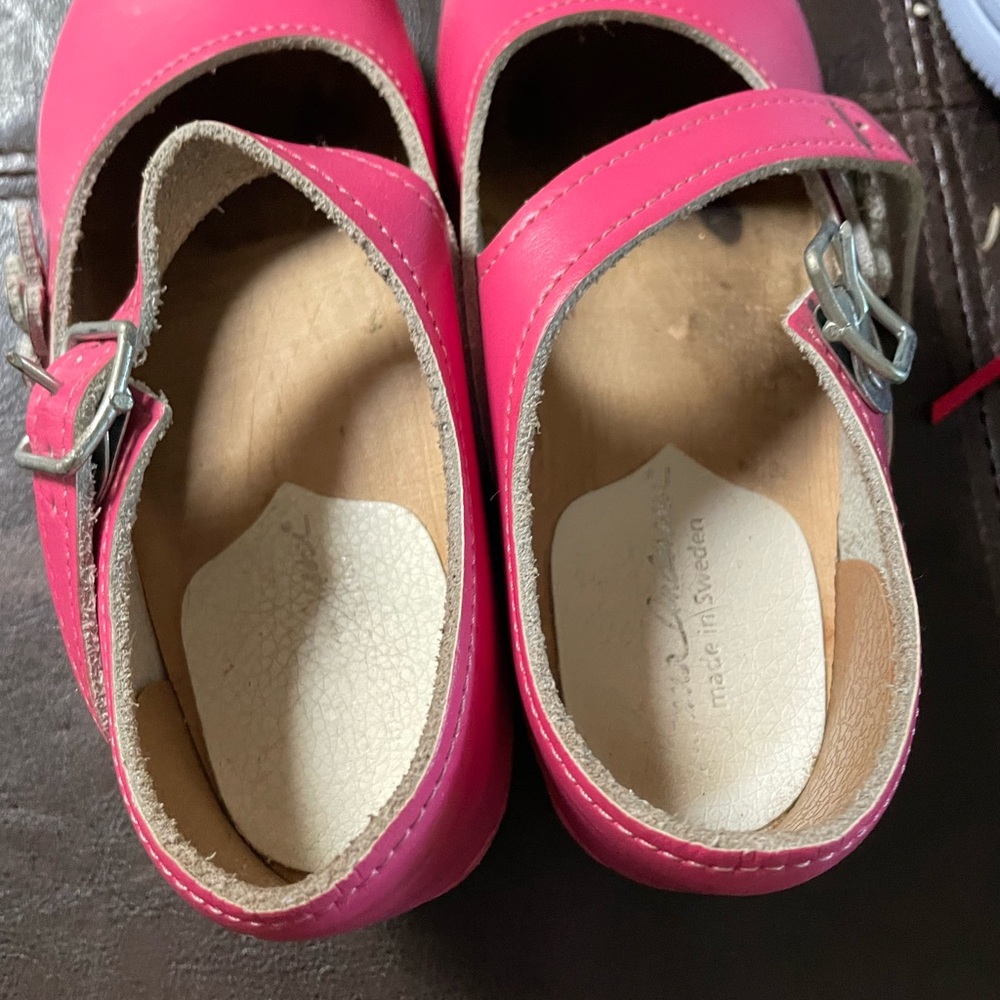 pink clogs - Picture 4 of 4